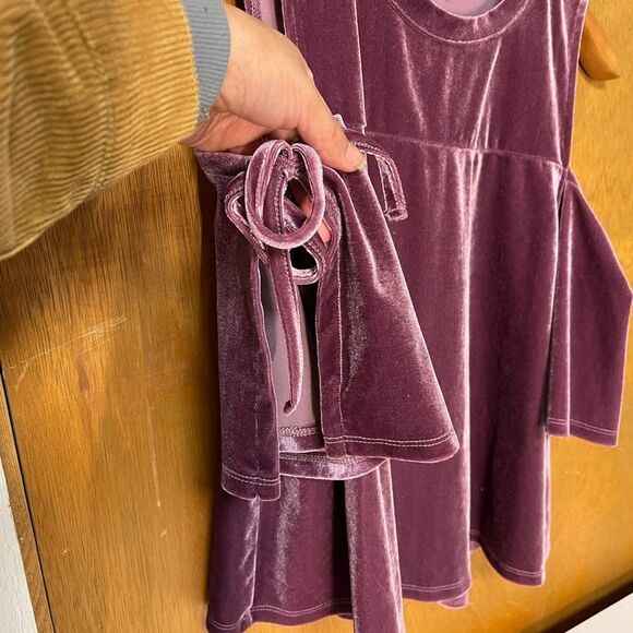 Walter Baker Newyork sadie top light plum velour cold shoulder blouse - Picture 4 of 4